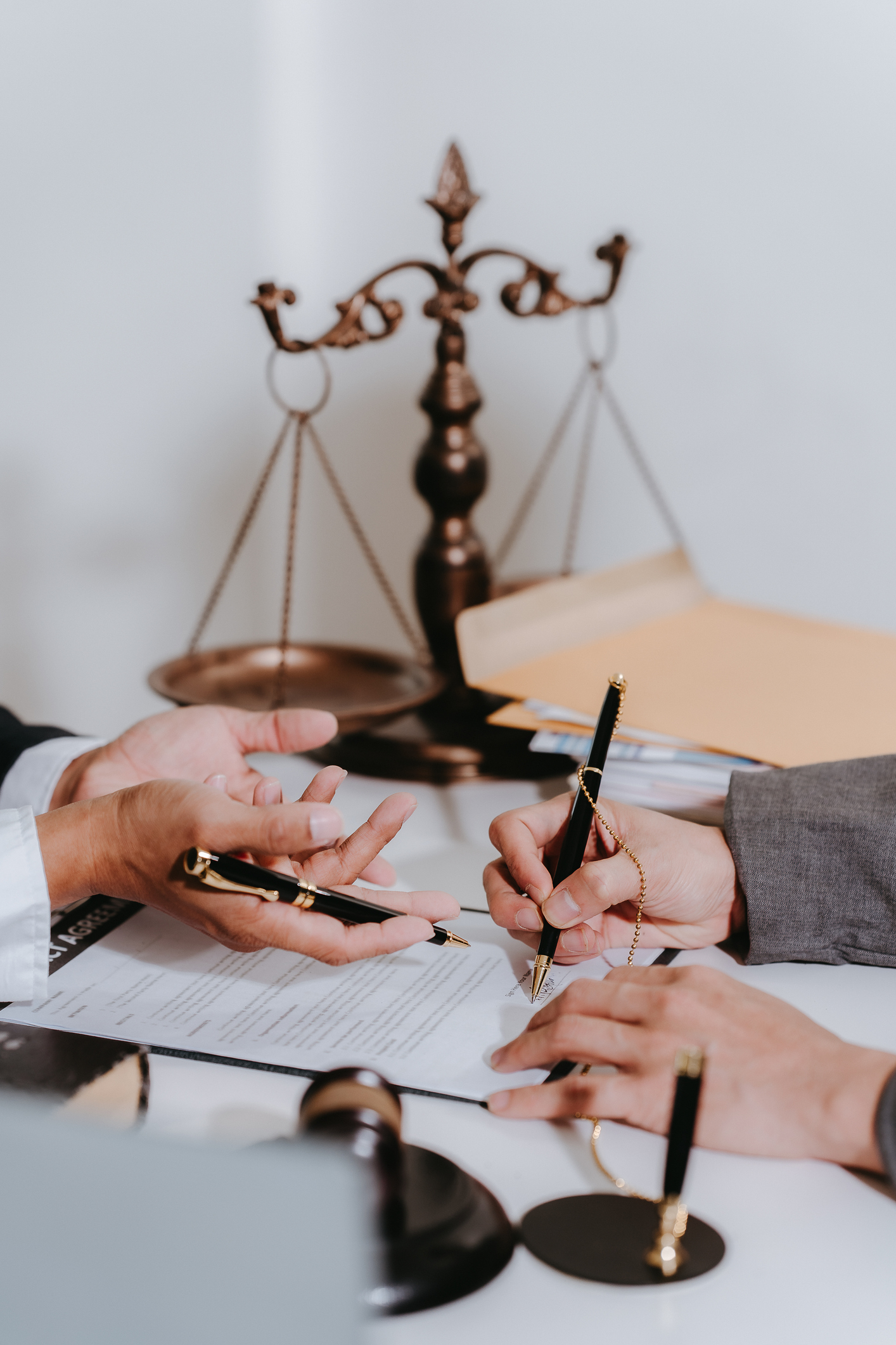 A notary or notary working with contract documents in a courtroom, meeting with clients, and discussing real estate contract documents.